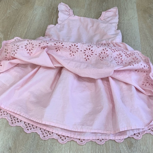 Baby Gap Pink Flutter Eyelet Dress! Size 4T - Picture 5 of 10